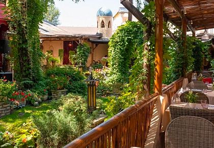 Летняя веранда в ресторане Узбекистан