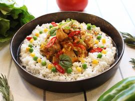 Тушеная курица с пекинской капустой и рисом от шеф-повара ресторана «Пироги Вино и Гусь»