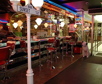 Beverly Hills Diner / Беверли Хиллс Дайнер (Никольская) закрыт
