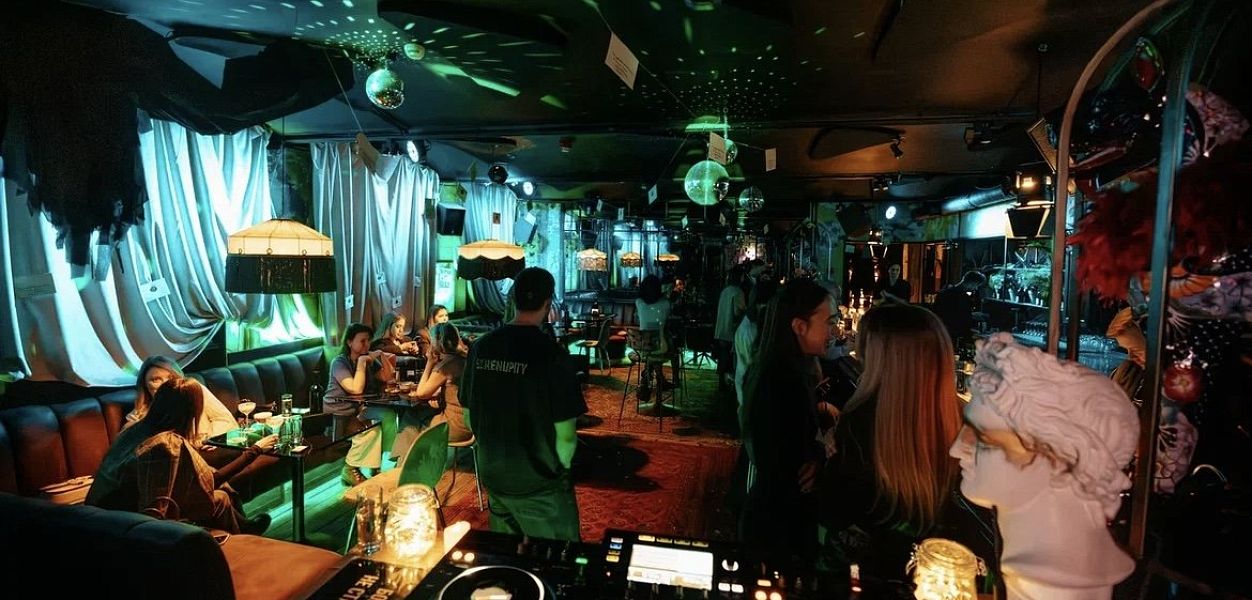 Dry & Wet Cocktail Bar - фотография № 2