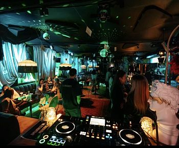 Dry & Wet Cocktail Bar