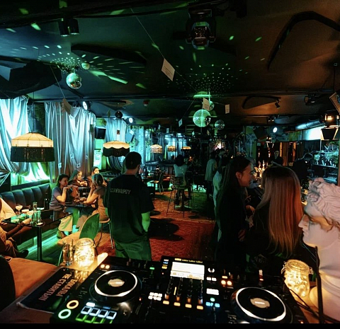 Dry & Wet Cocktail Bar
