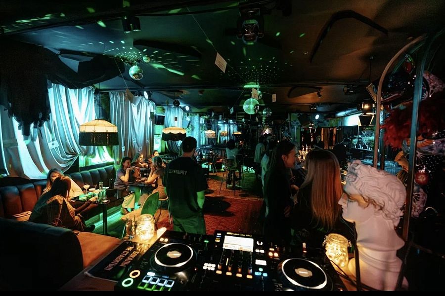 Dry & Wet Cocktail Bar - фотография № 2