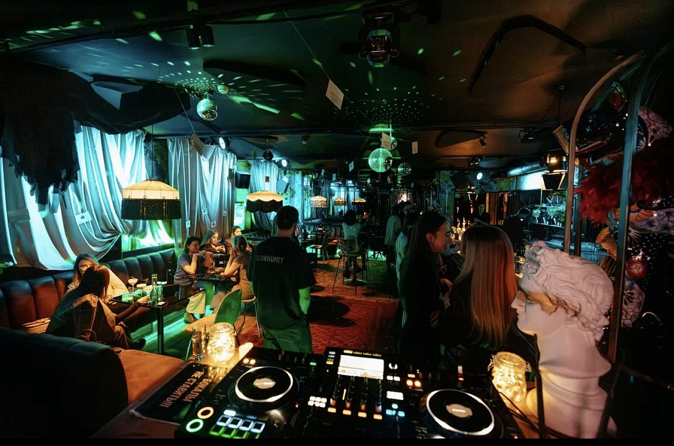Dry & Wet Cocktail Bar - фотография № 2 (фото предоставлено заведением)