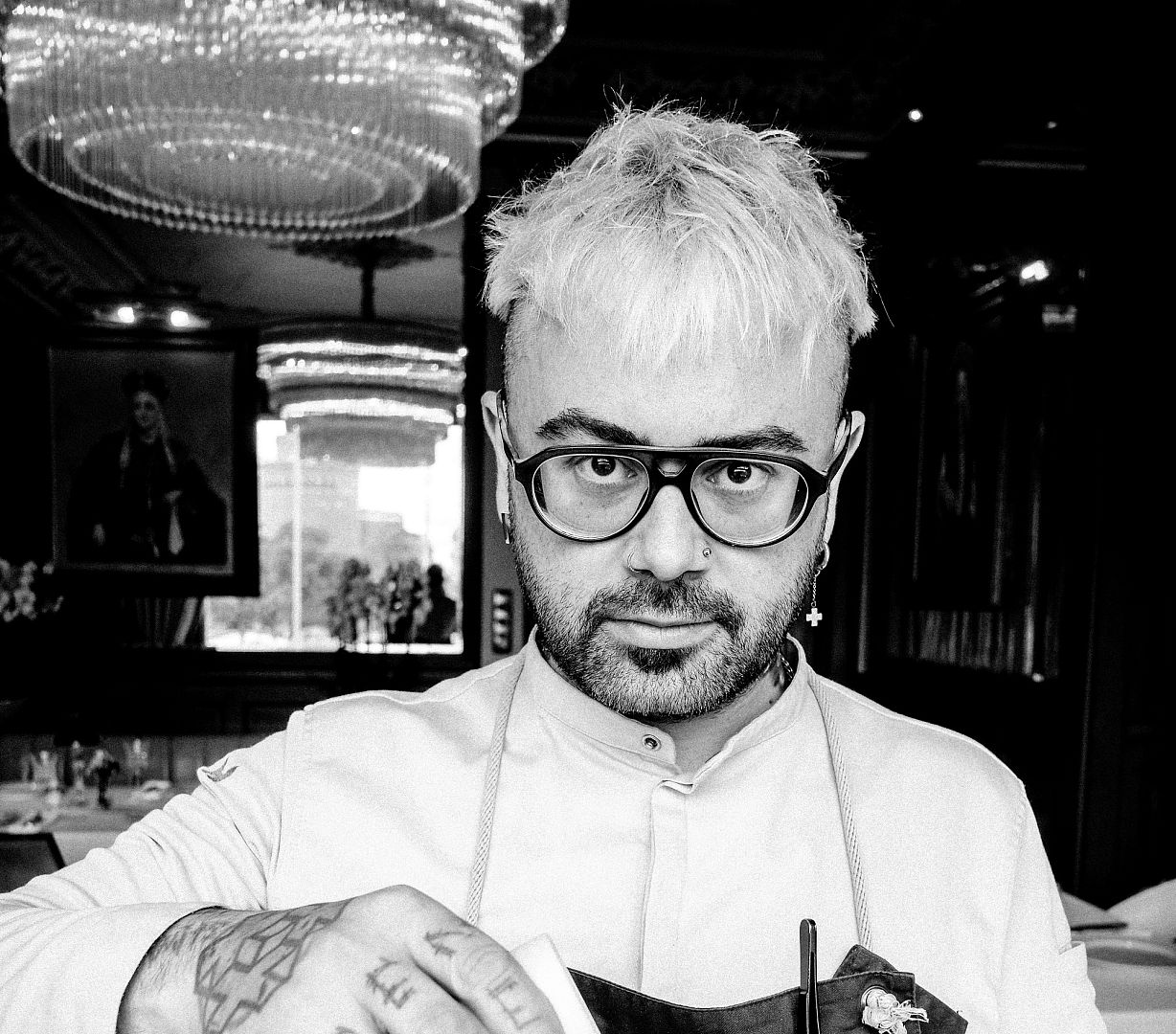 Шеф-повар евгений викентьев белуга. Евгений викентьев шеф-повар. Евгения вегентьев шеф повар. Шеф евгений викентьев десерт яйцо. Евгений викентьев шеф-повар ресторана белуга.