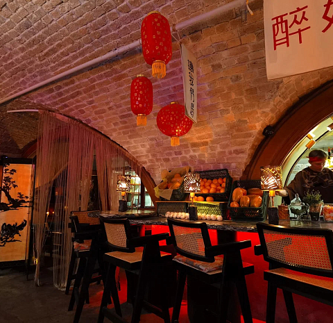 Моя рьяnaya babyшка летит V cingaпур