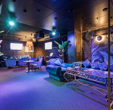 SOLOWAY karaoke club & night bar