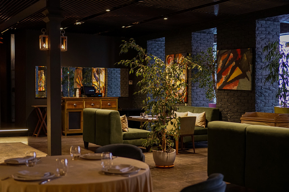 Трамплин / Амбассадори - кол-во человек от 50 до 100 мест