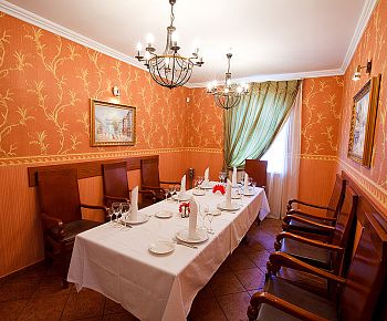 Айвенго. Загородный клуб