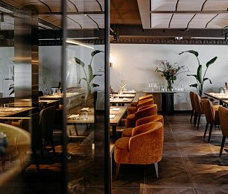 бронировать по телефону