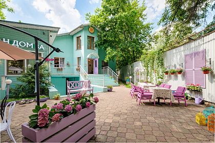 Летняя веранда в ресторане Дом 8А