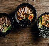 Обед, который мы заслужили — миска супа и чашка саке в ресторане Ikura