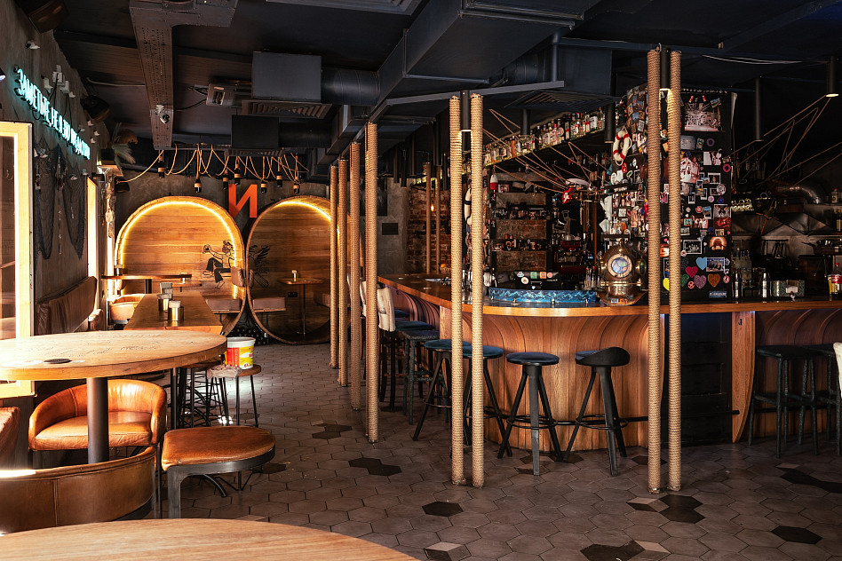 Моряк и Чайка на Маросейке - фотография № 1