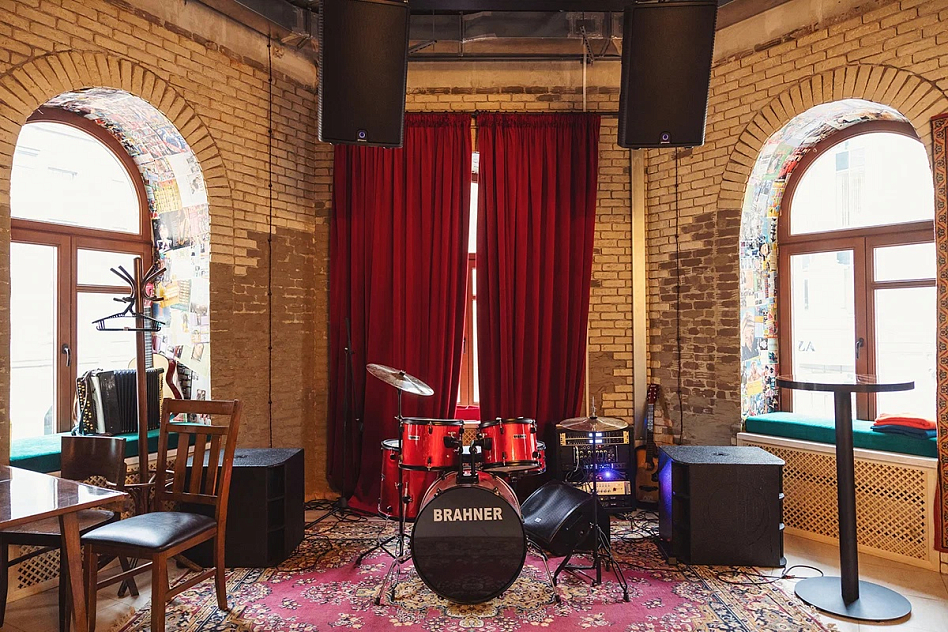 Евгенич на Арбате - средний счет  1500-2000р