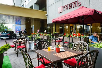 Летняя веранда в ресторане Патио RFR ГРИЛЬ
