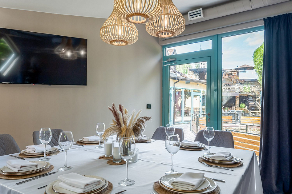 Каширская застава - средний счет  1500-2000р