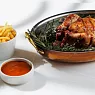 Фермерский цыпленок Alla Diavola с домашним картофелем фри и соусом барбекю