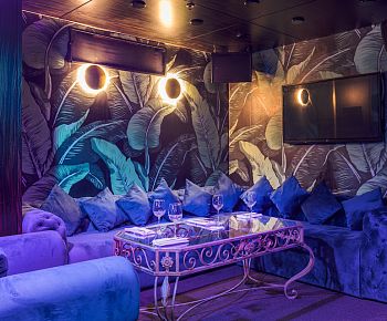 SOLOWAY karaoke club & night bar