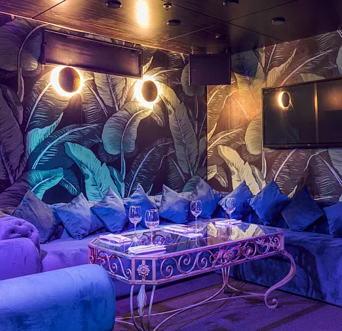 SOLOWAY karaoke club & night bar