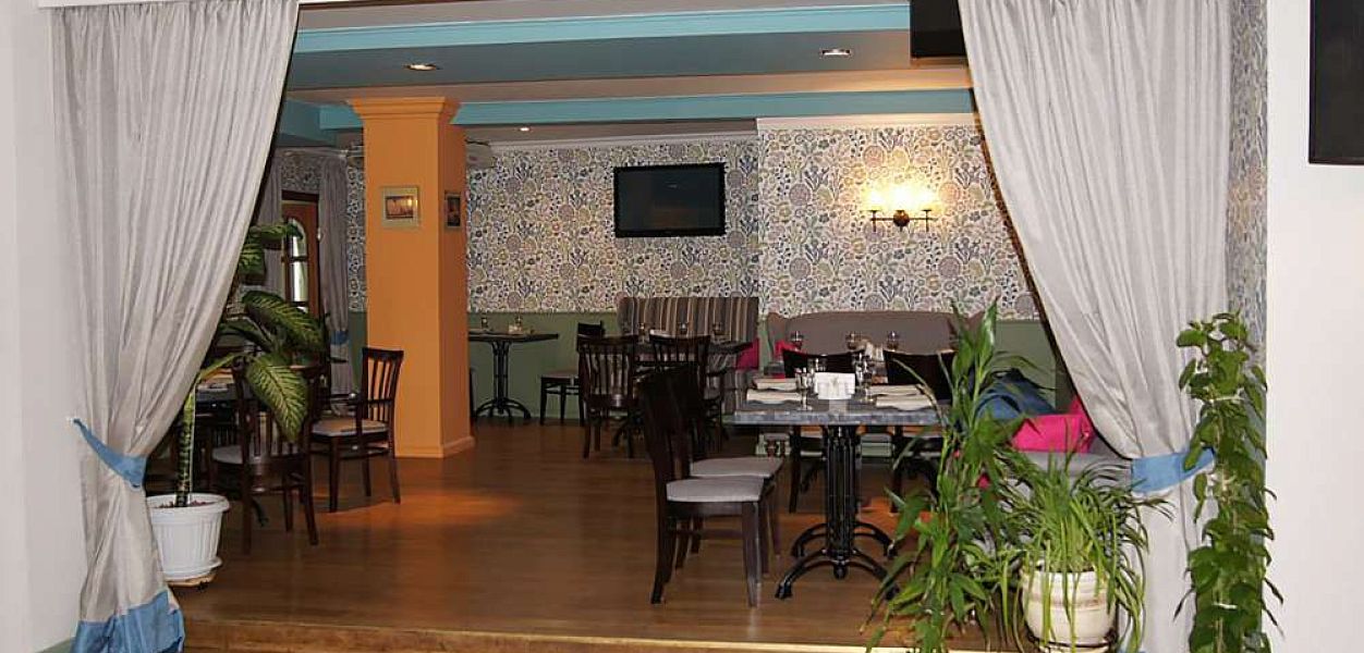 Navarro’s bar and grill / Наварро’с бар и гриль (закрыт) - фотография № 4