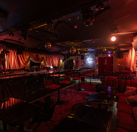 Dry & Wet Cocktail Bar