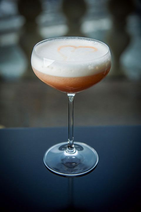 Москва на тарелке. Ресторан Mercedes bar: коктейлей и зрелищ